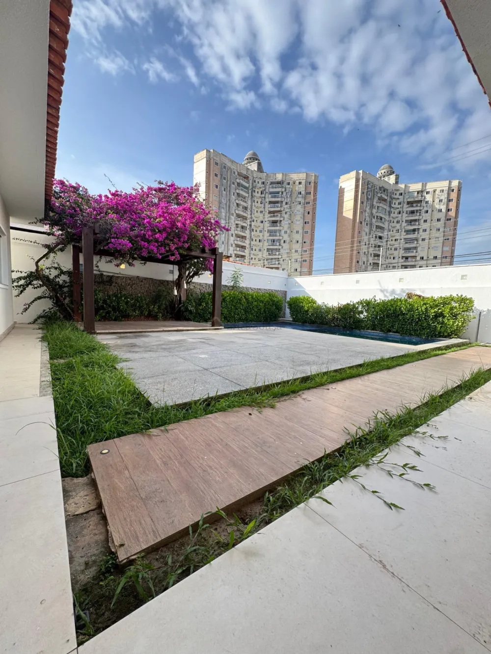  Belíssima casa no Condomínio Interlagos 