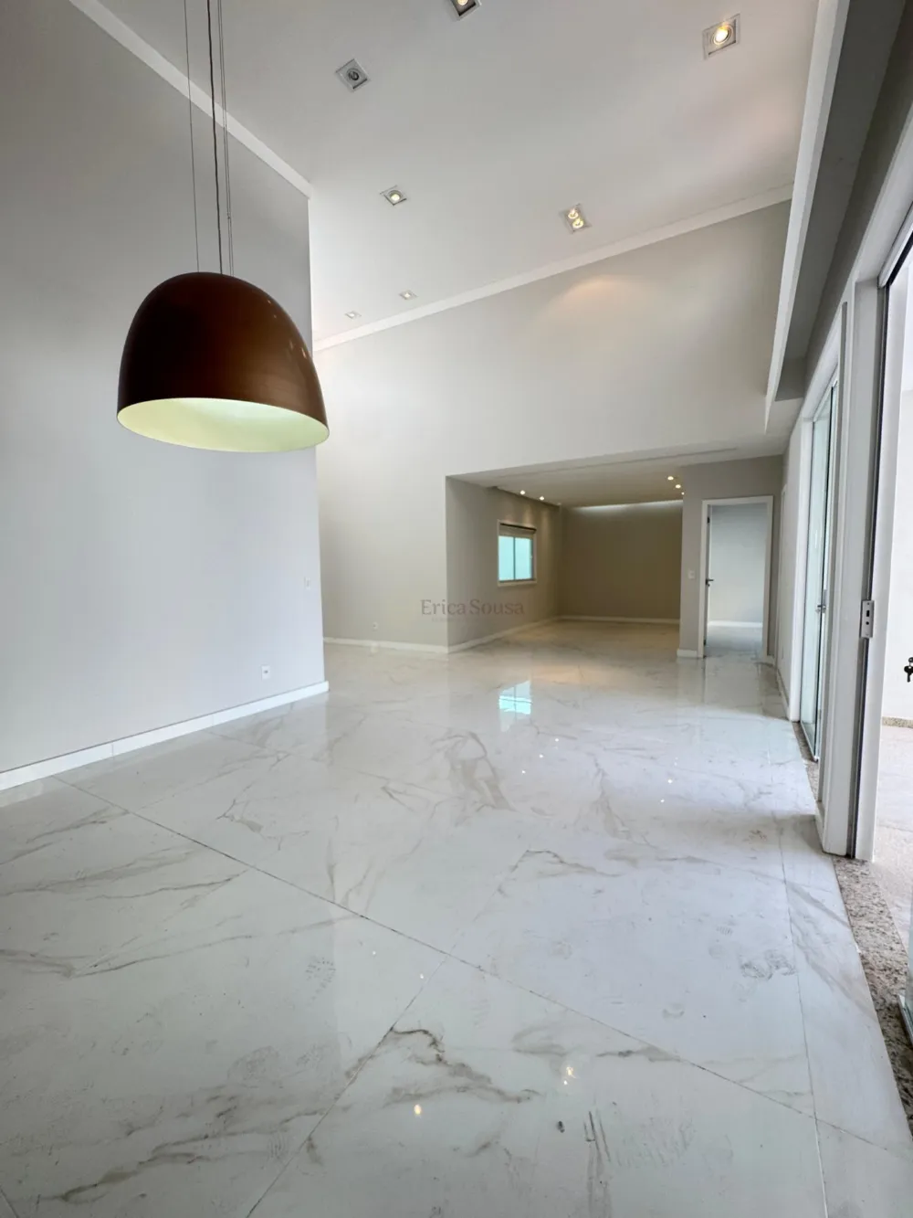  Belíssima casa no Condomínio Interlagos 