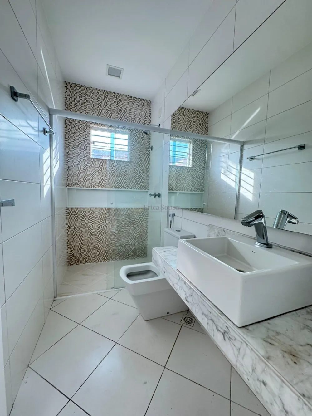  Belíssima casa no Condomínio Interlagos 