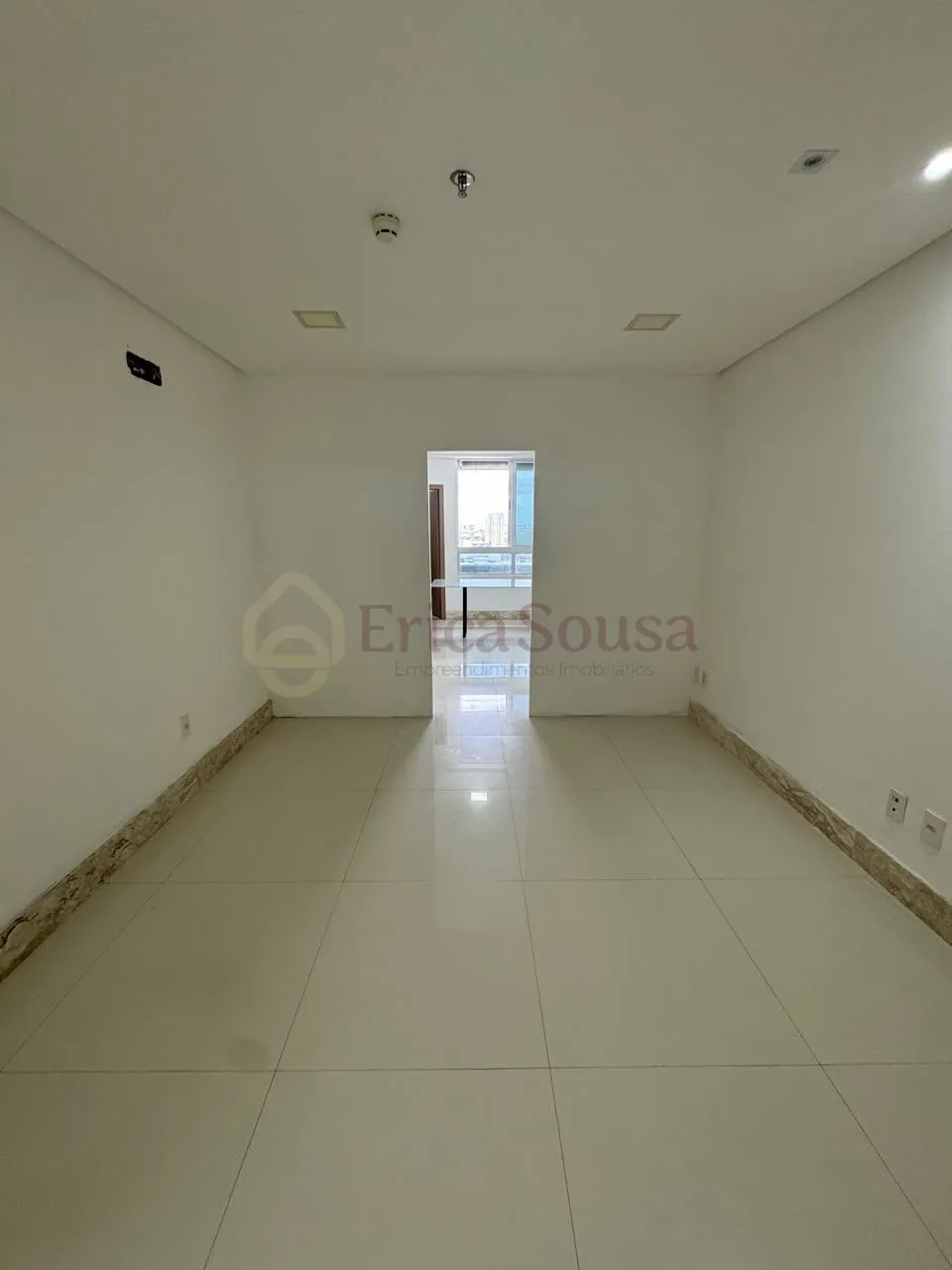Sala comercial para Locação Anual no bairro Calhau em São Luís