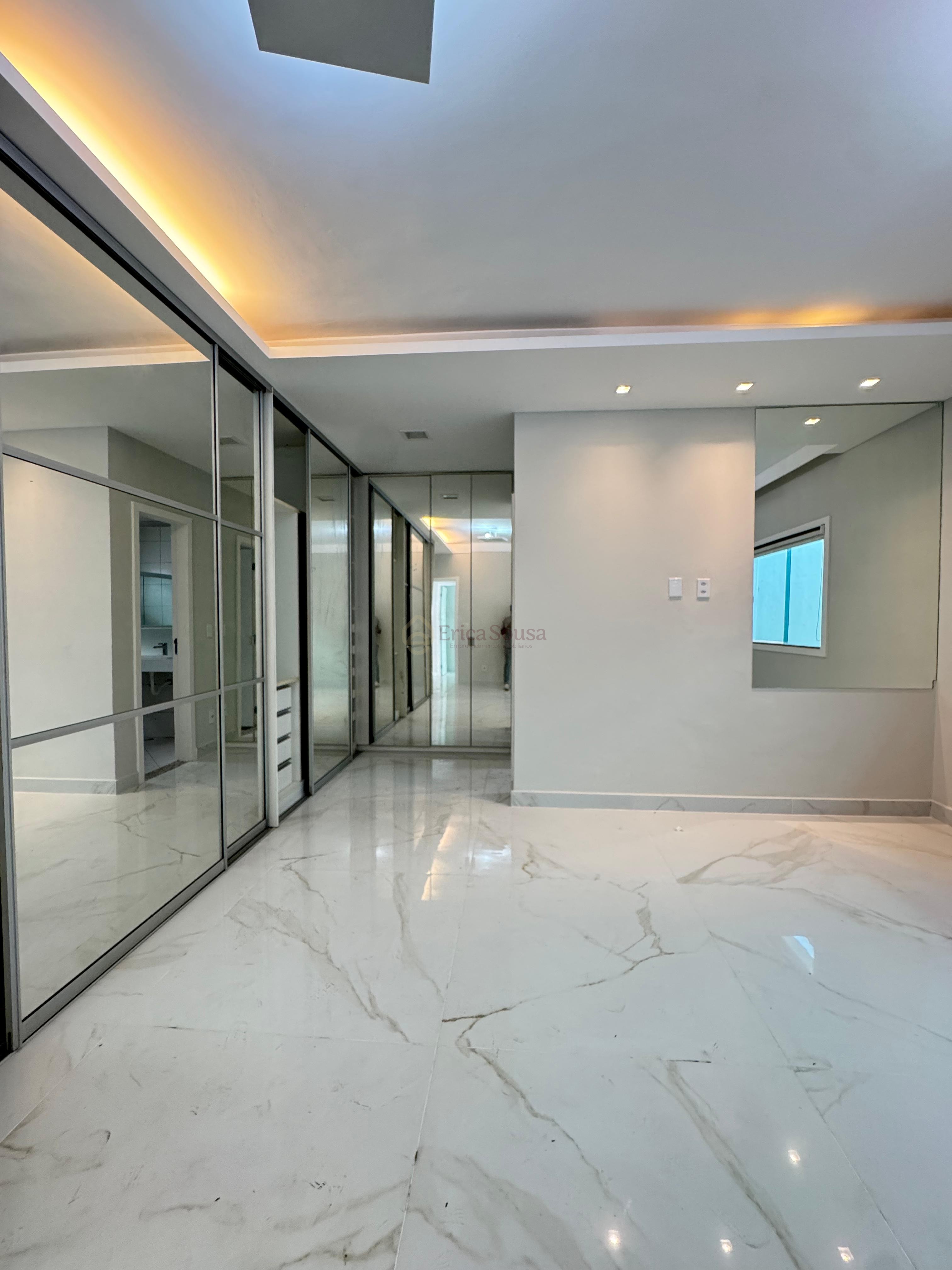  Belíssima casa no Condomínio Interlagos 