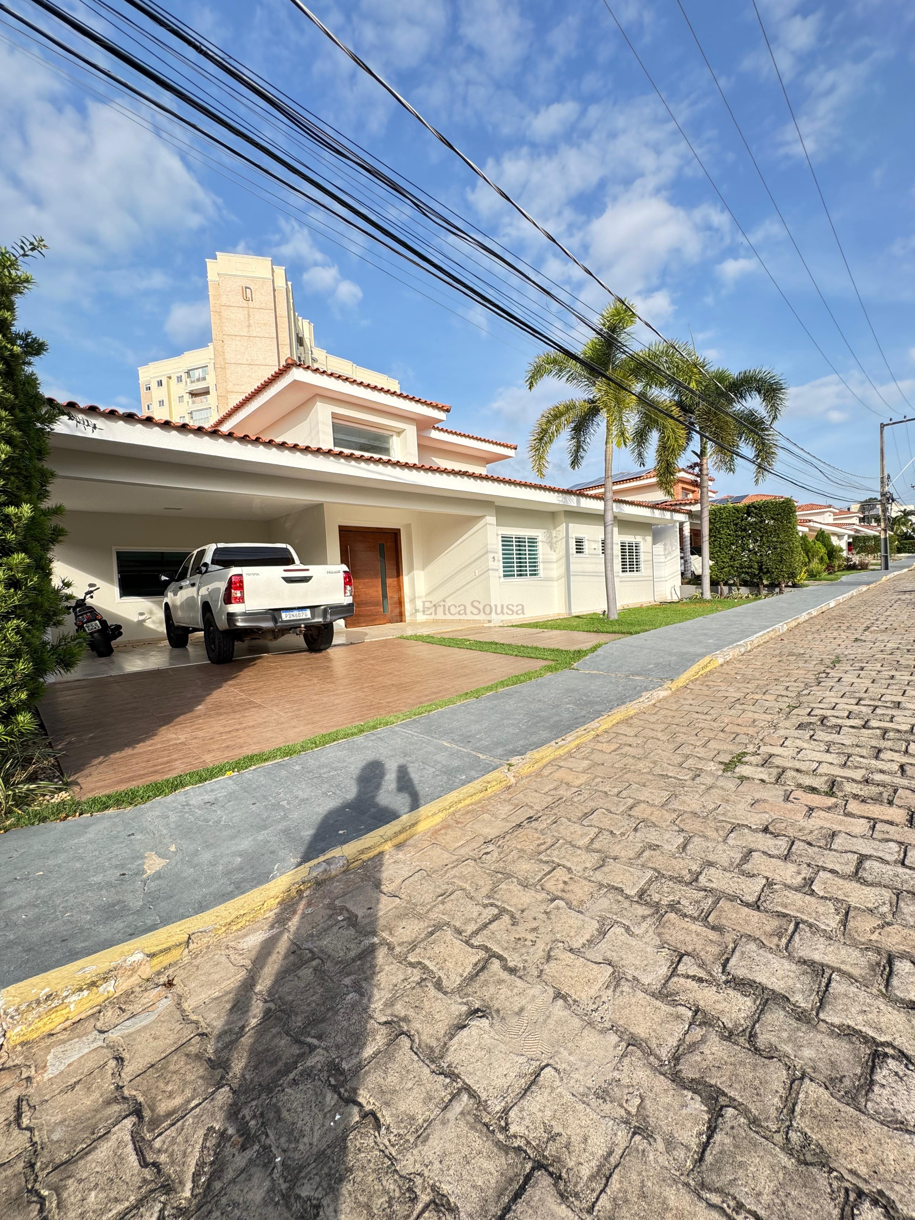  Belíssima casa no Condomínio Interlagos 