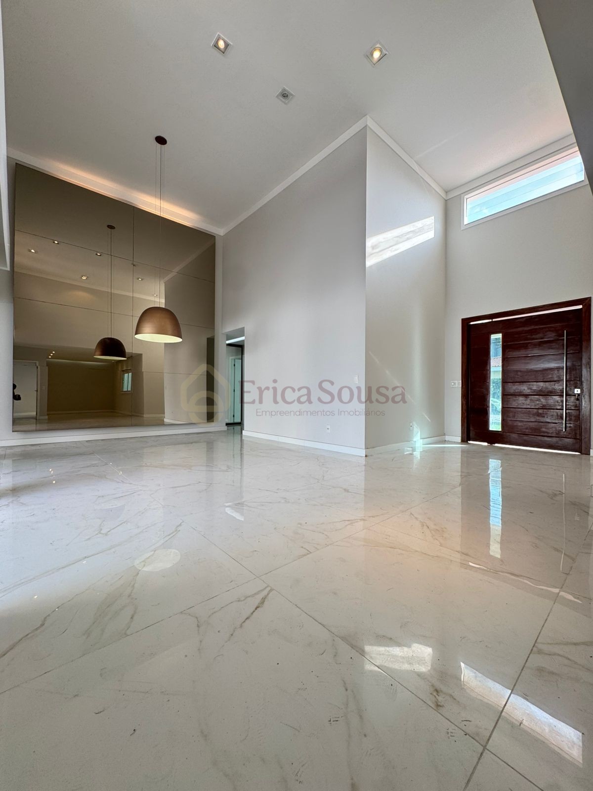  Belíssima casa no Condomínio Interlagos 