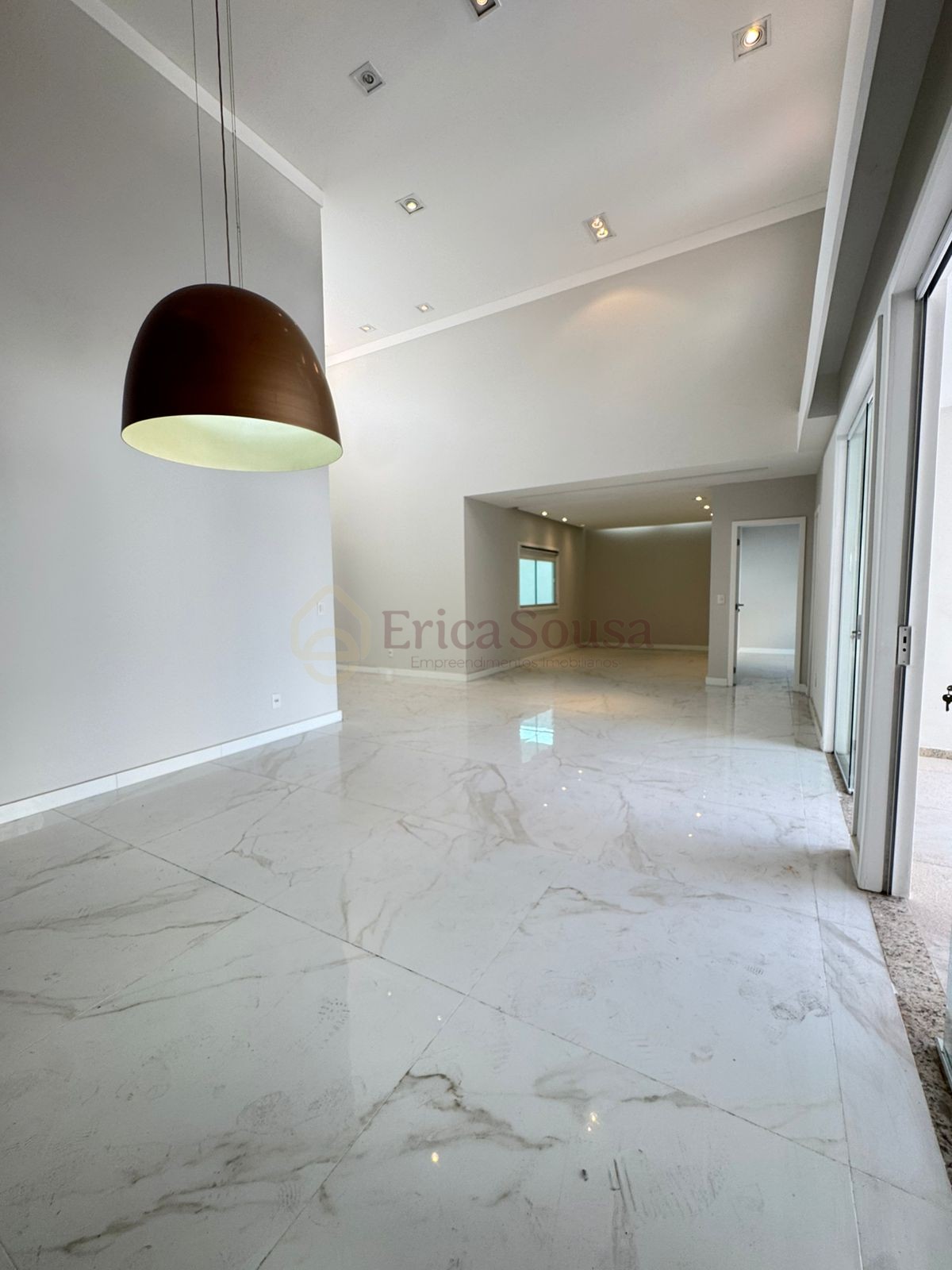  Belíssima casa no Condomínio Interlagos 