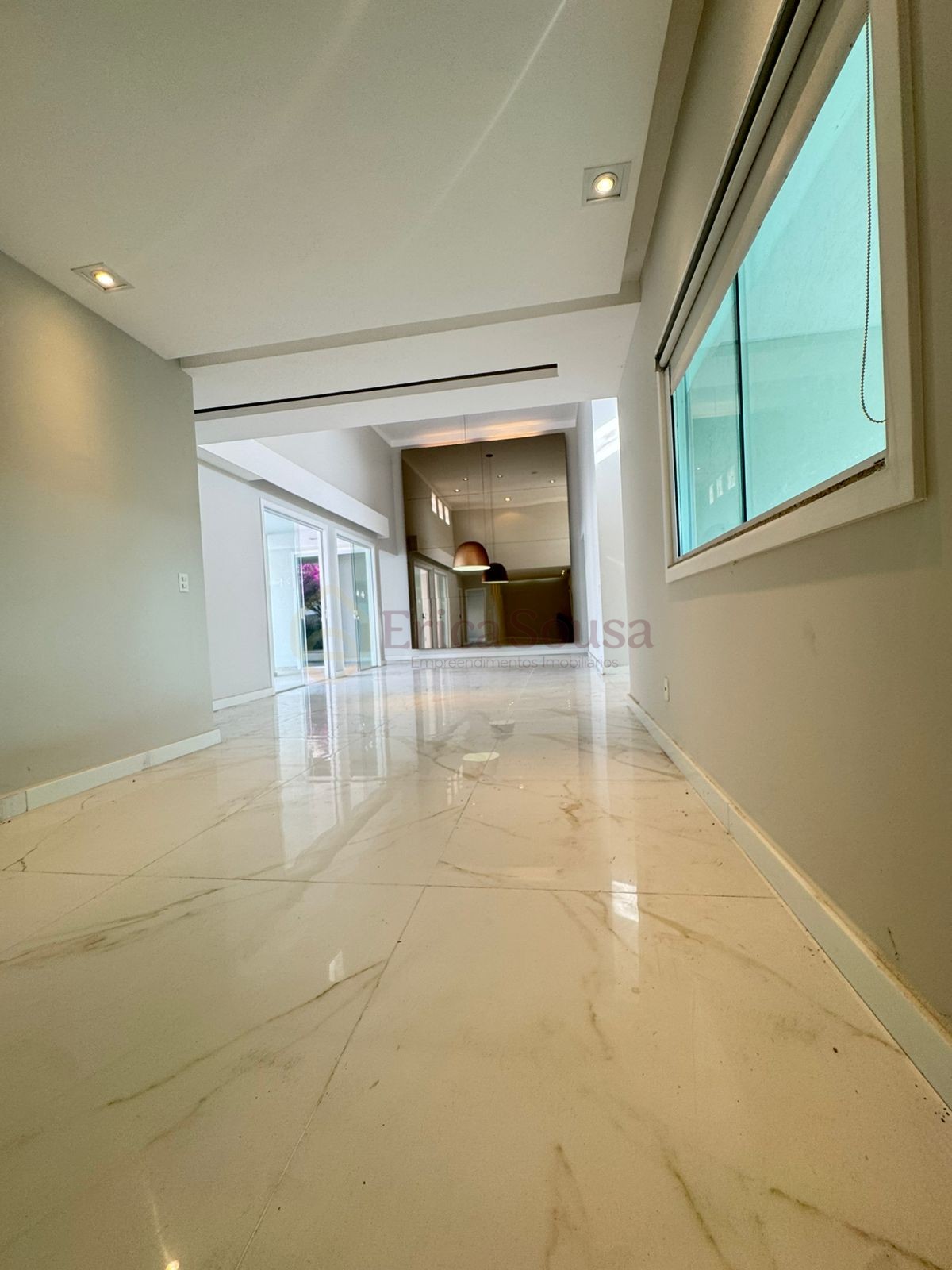  Belíssima casa no Condomínio Interlagos 