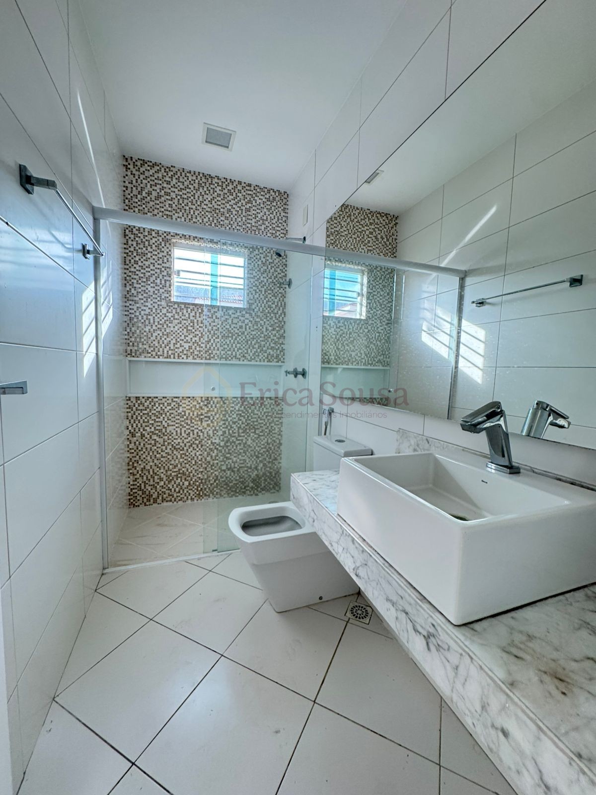  Belíssima casa no Condomínio Interlagos 