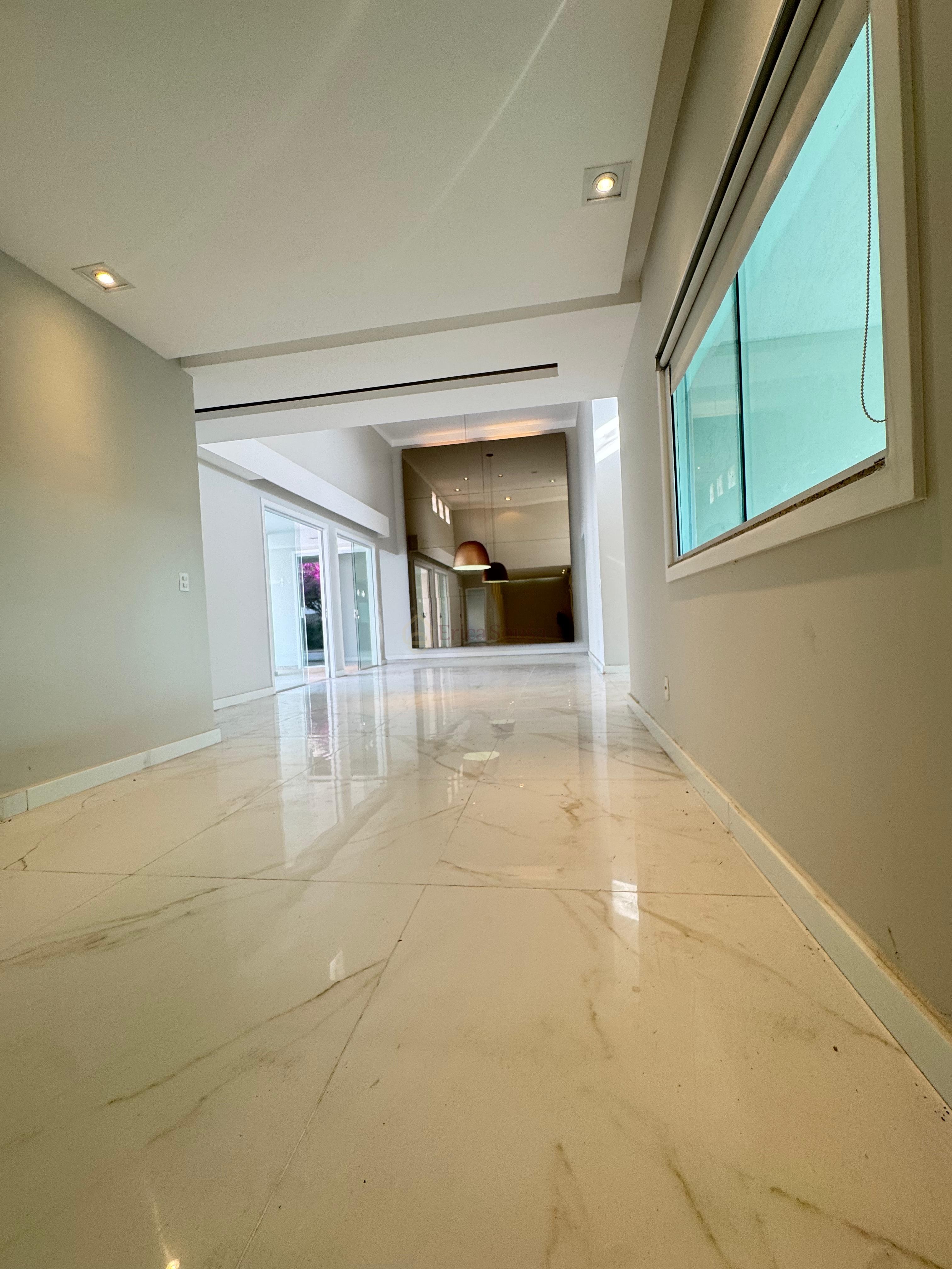  Belíssima casa no Condomínio Interlagos 