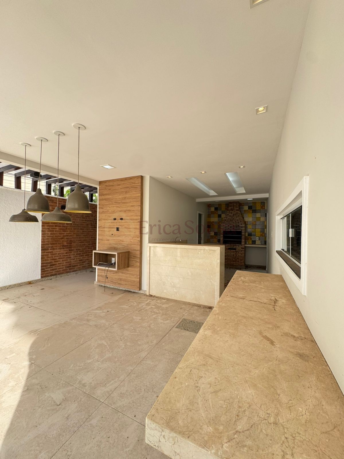  Belíssima casa no Condomínio Interlagos 