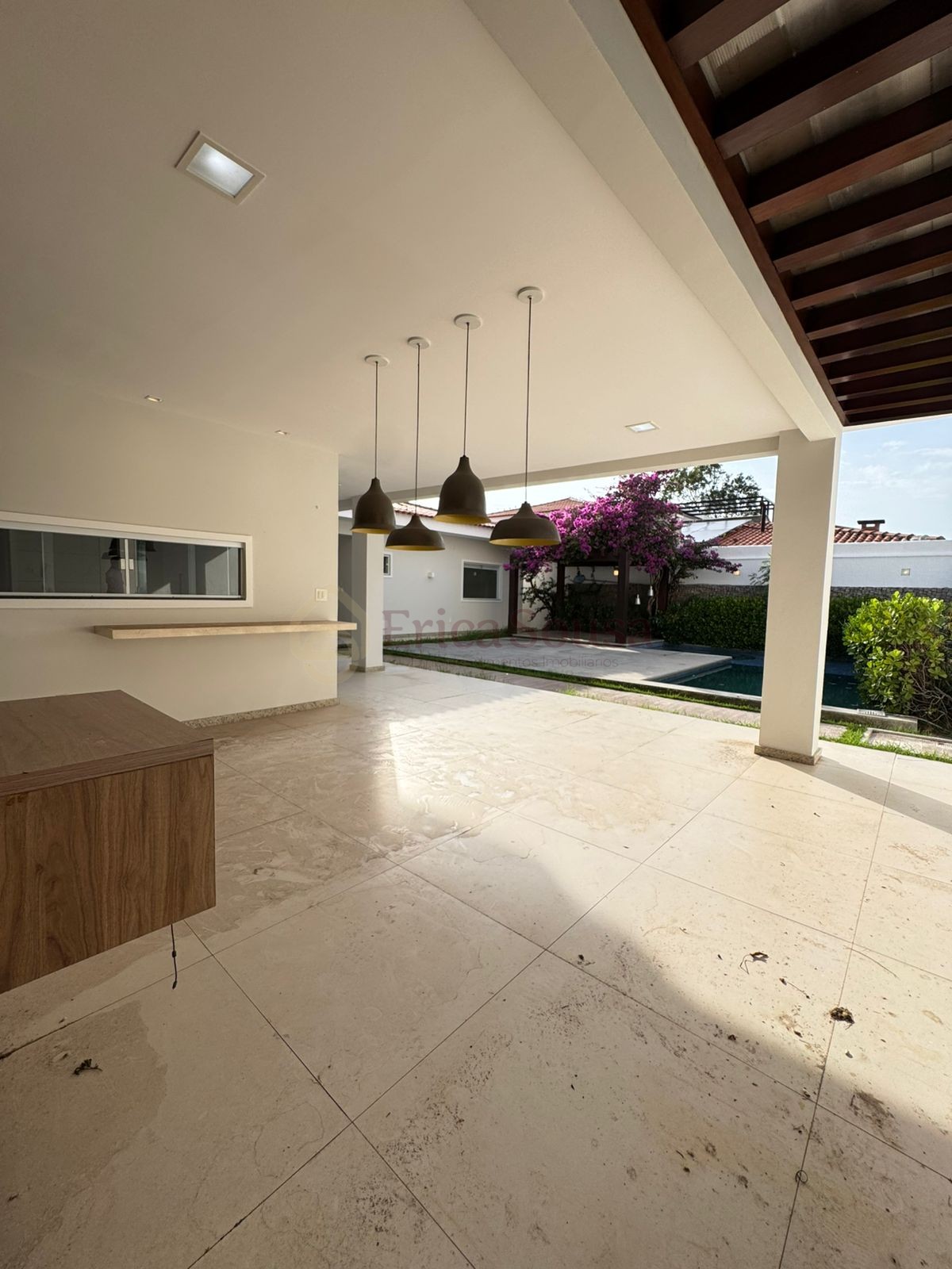  Belíssima casa no Condomínio Interlagos 