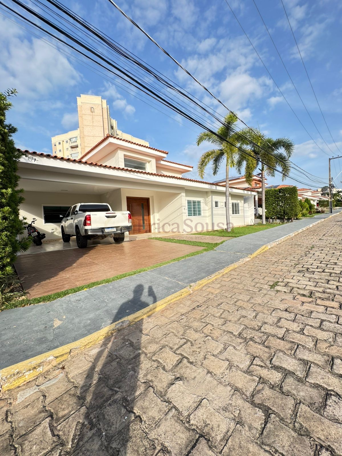  Belíssima casa no Condomínio Interlagos 