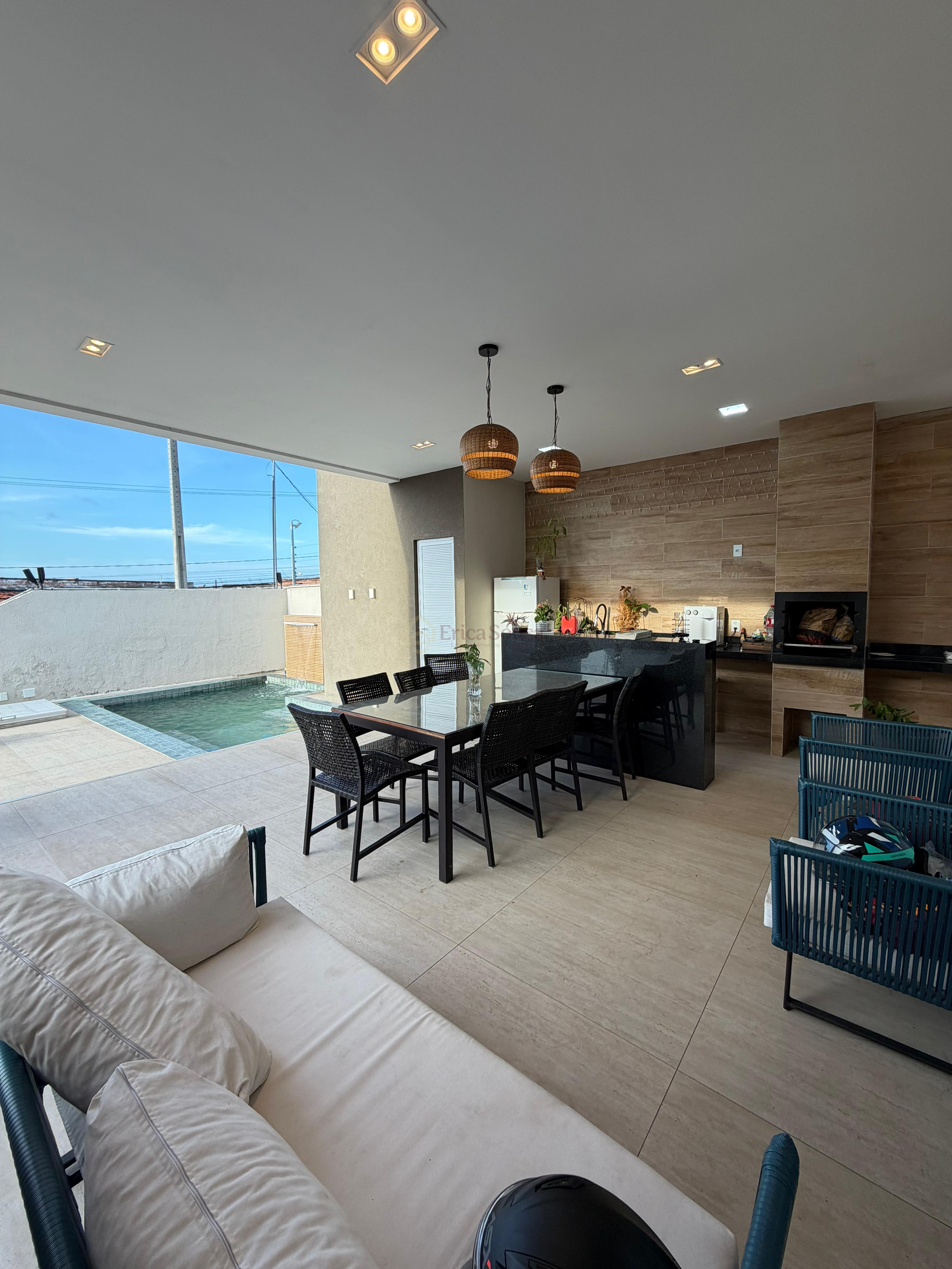 Uma casa completa, solta, com excelente terreno, lazer próprio e localização estratégica no Parque A