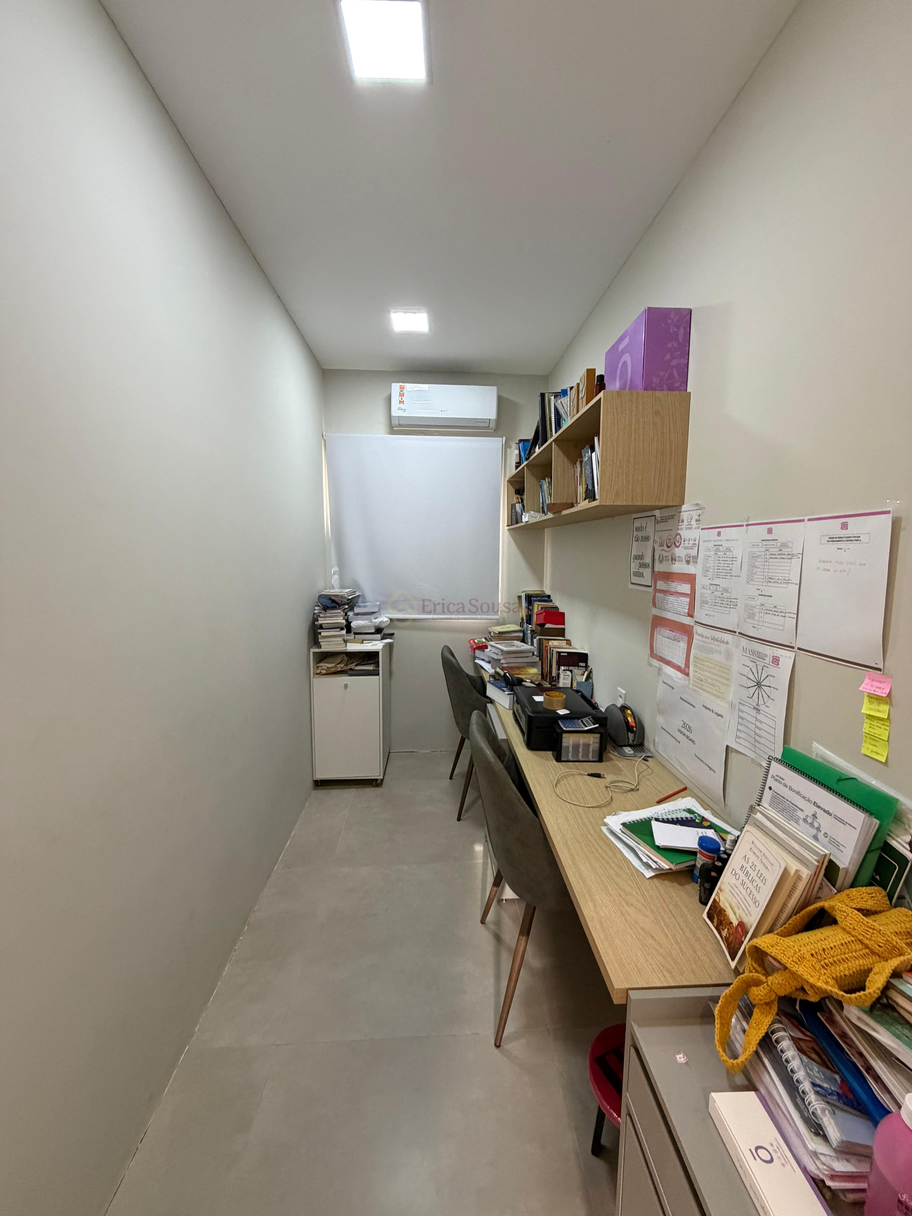 Uma casa completa, solta, com excelente terreno, lazer próprio e localização estratégica no Parque A