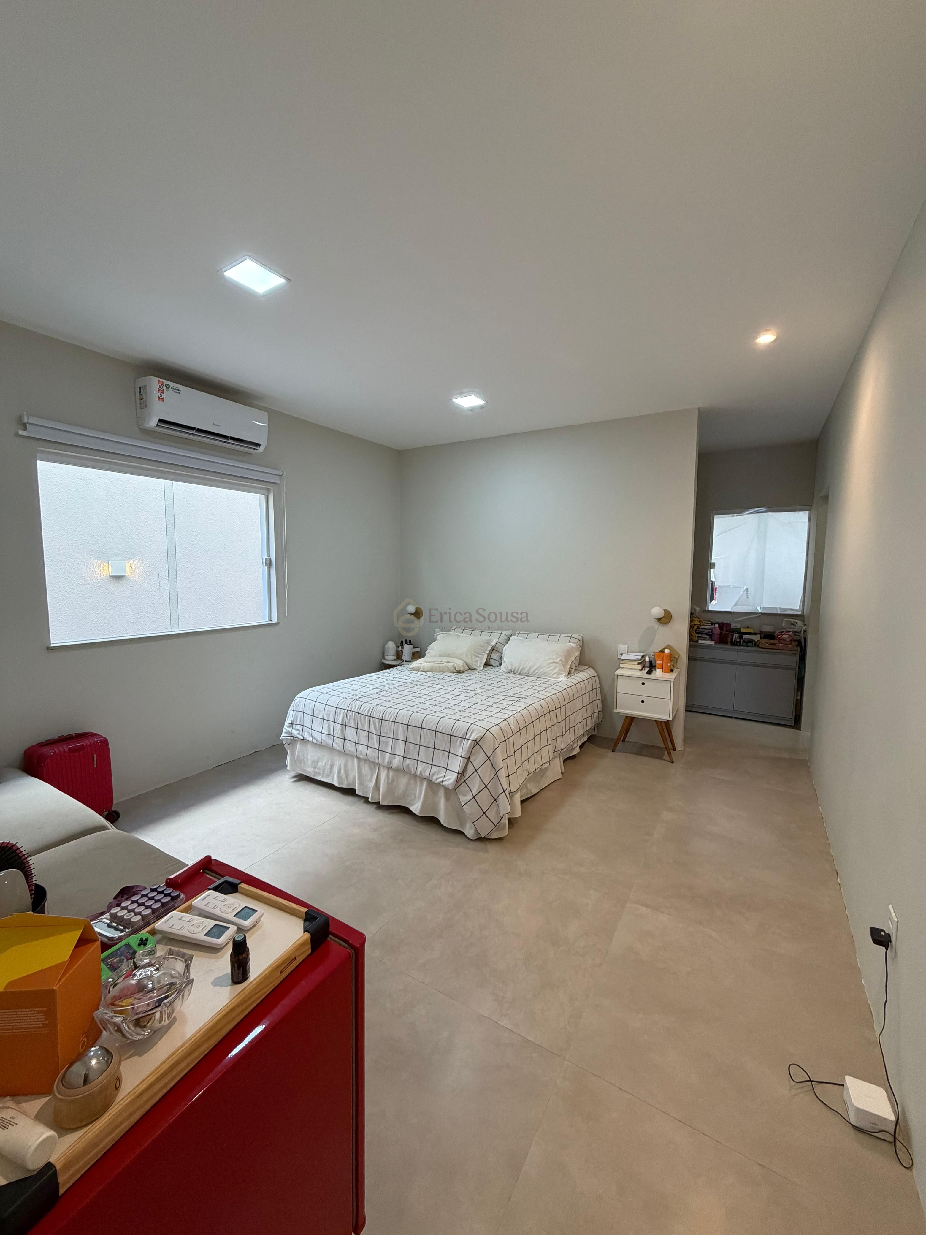 Uma casa completa, solta, com excelente terreno, lazer próprio e localização estratégica no Parque A