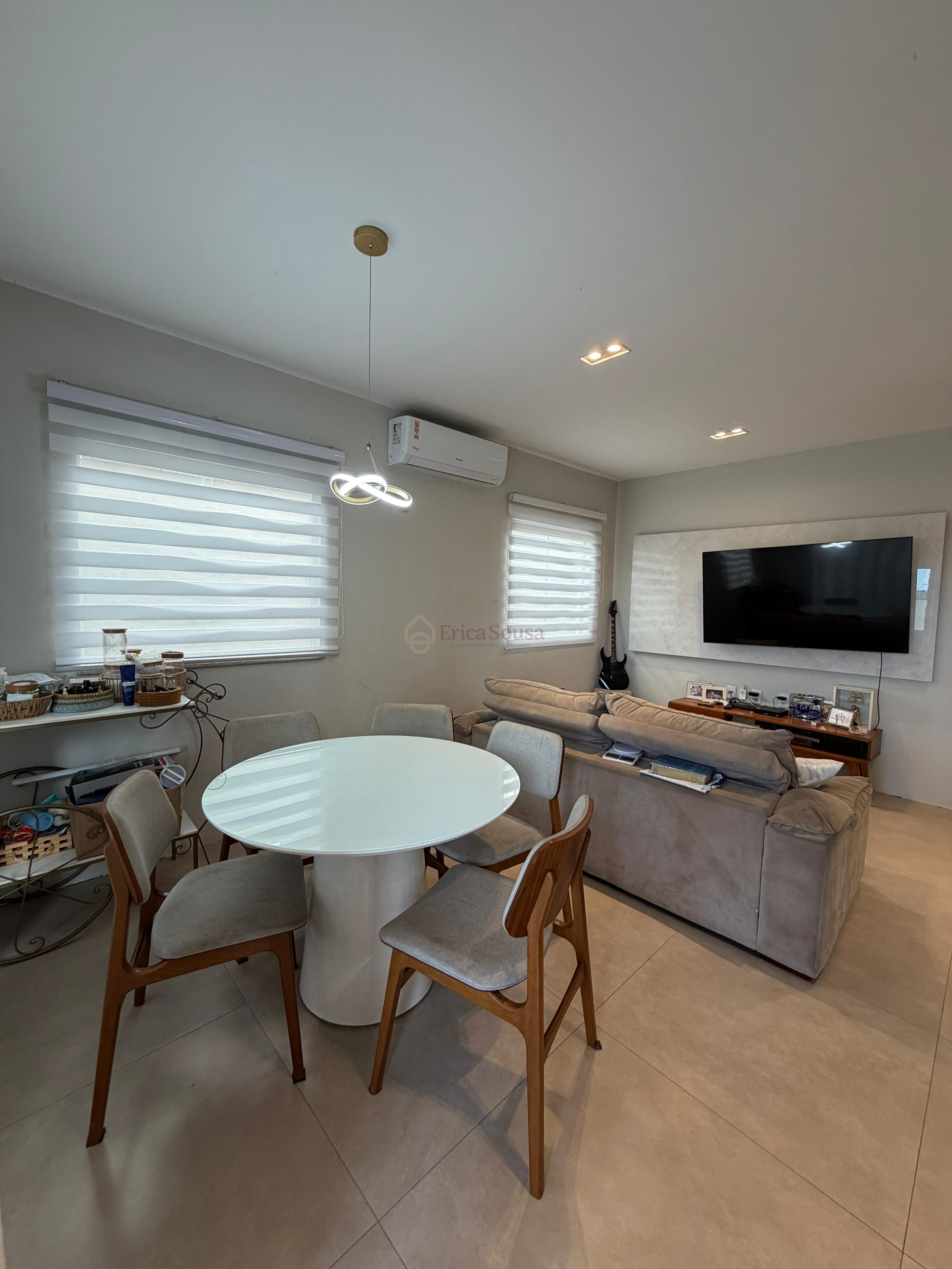 Uma casa completa, solta, com excelente terreno, lazer próprio e localização estratégica no Parque A