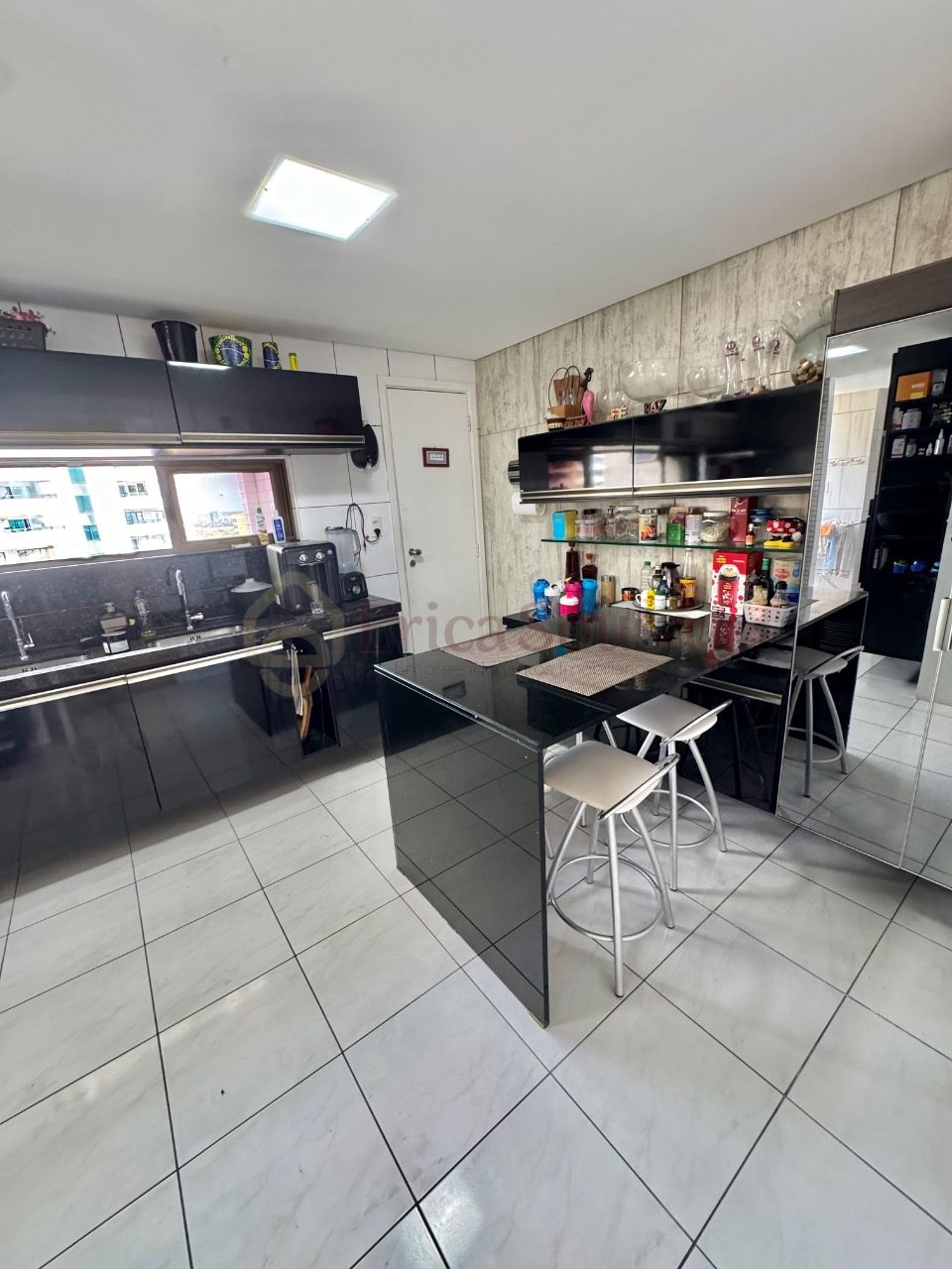 ALUGO APARTAMENTO MOBILIADO COM VISTA MAR TOTAL NA LITORÂNEA 