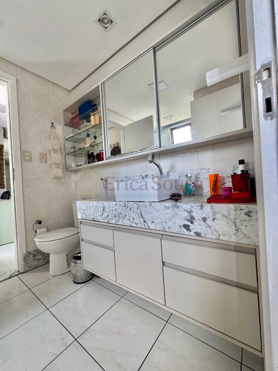 ALUGO APARTAMENTO MOBILIADO COM VISTA MAR TOTAL NA LITORÂNEA 