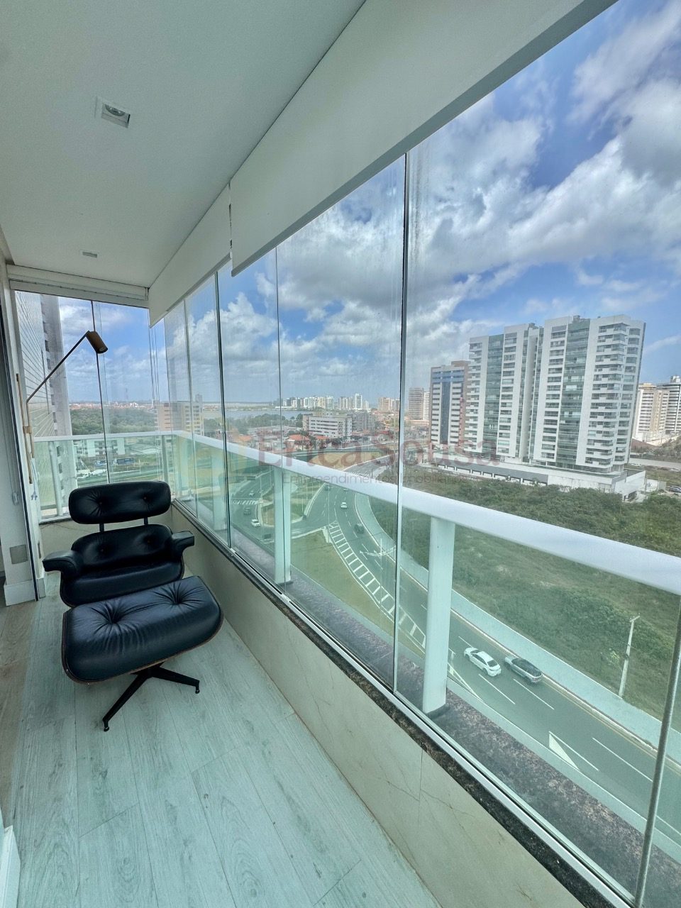 ALUGO APARTAMENTO MOBILIADO COM VISTA MAR TOTAL NA LITORÂNEA 