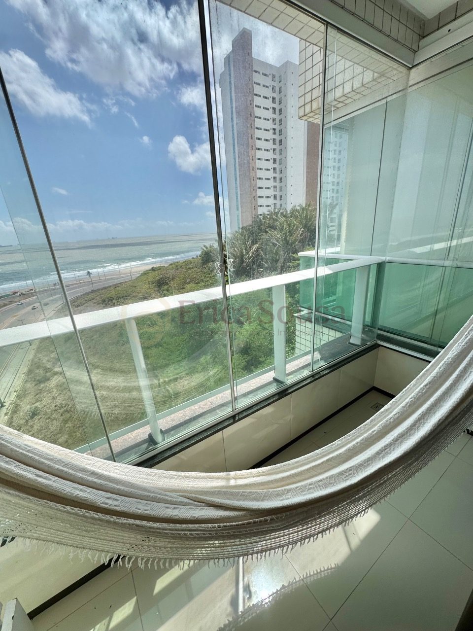 ALUGO APARTAMENTO MOBILIADO COM VISTA MAR TOTAL NA LITORÂNEA 