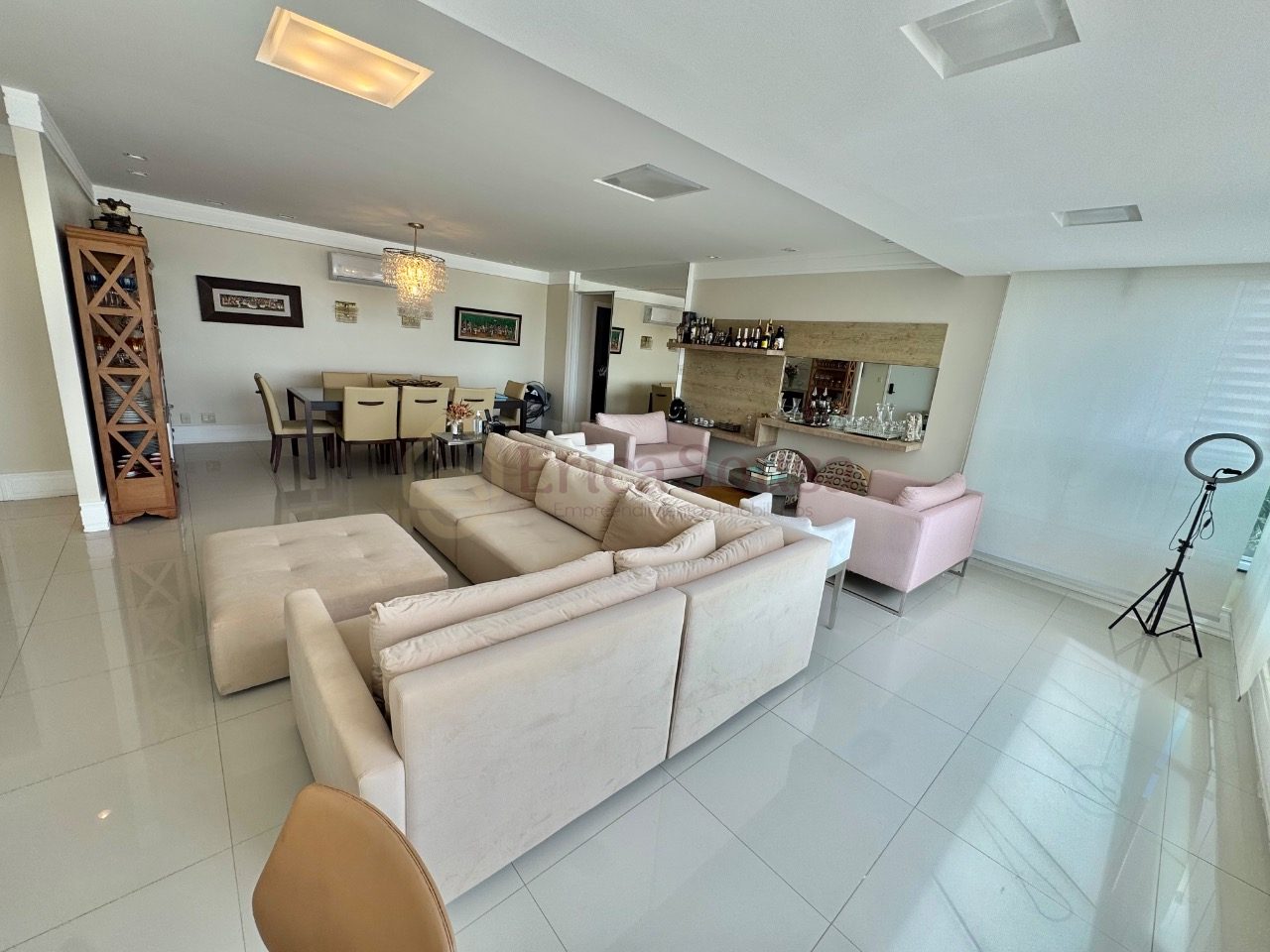 ALUGO APARTAMENTO MOBILIADO COM VISTA MAR TOTAL NA LITORÂNEA 