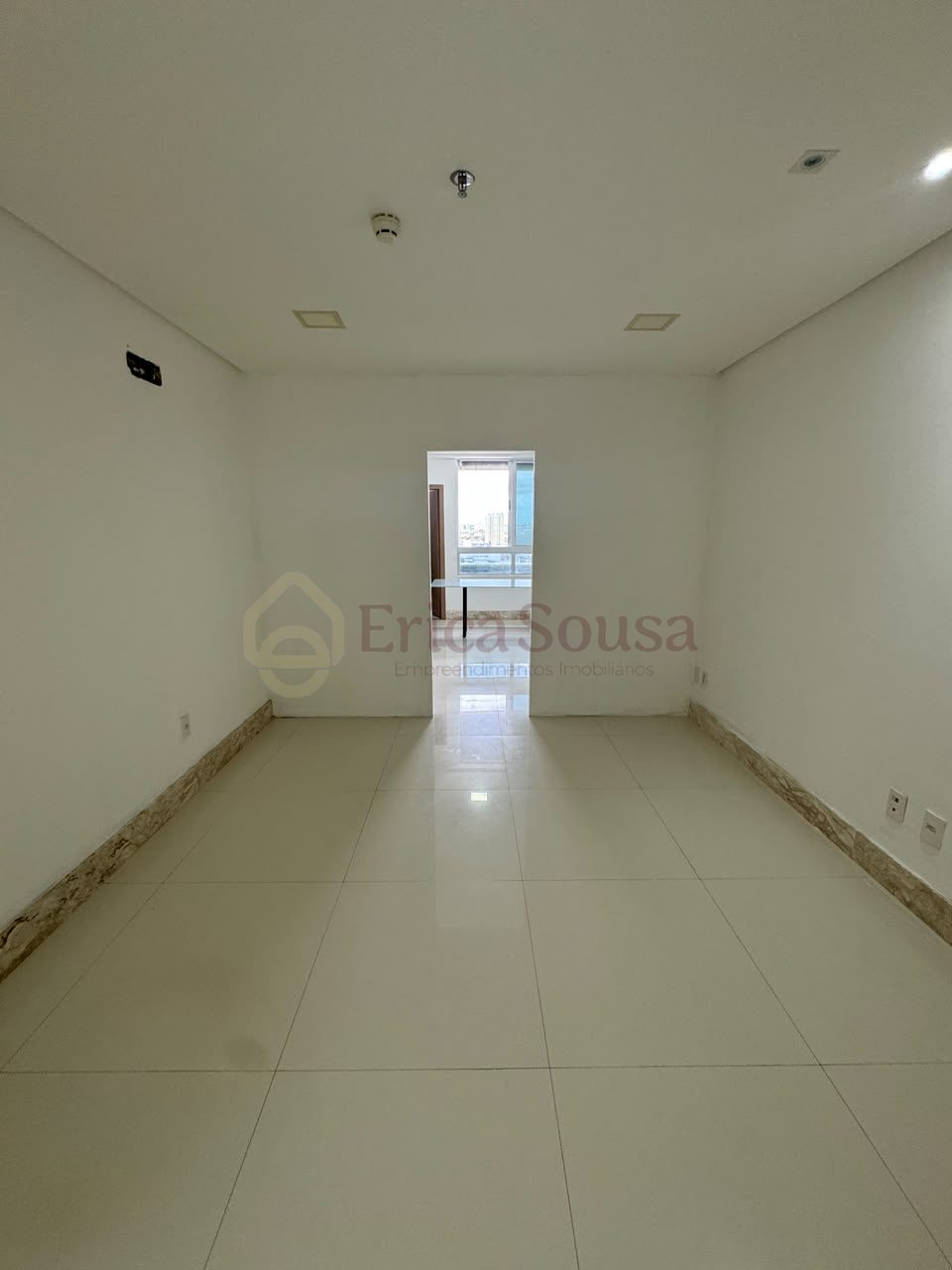Sala comercial para Locação Anual no bairro Calhau em São Luís